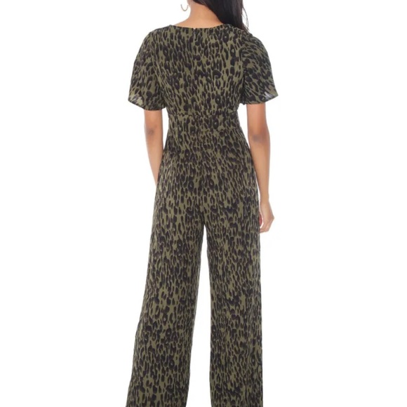 PRICE DROP ⬇️⬇️⬇️Beautiful !!!! Lost in Lunar. ‘Calli’ pantsuit. - Picture 2 of 9